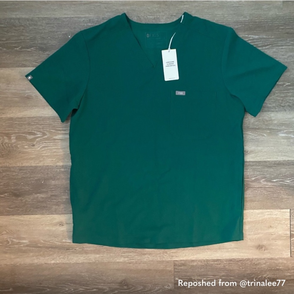 Figs Hunter Green 3 Pocket Chisec scrub top